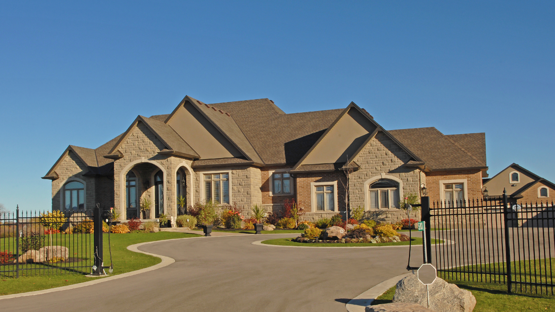 The Benefits of Installing a Circular Driveway - Signature Paving Services  Inc, image size:2240x1260